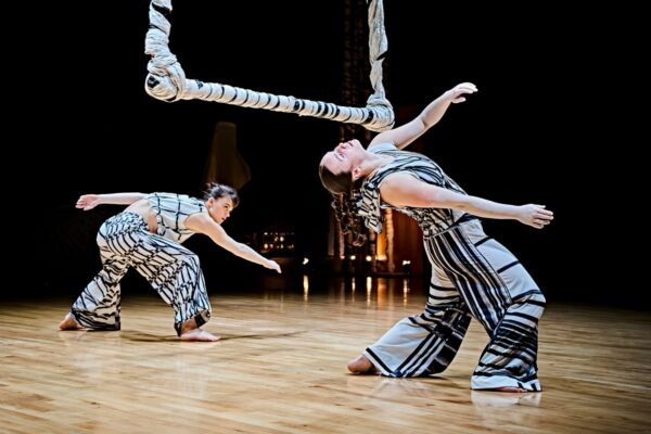 Sarah Riz Golden & Charlotte Aspin, Infinity Duet - credit Jorge Lizalde