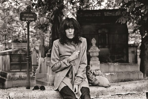 Patti Smith - Horses, Paris 1976 - © Claude Gassian (Abrams Books)