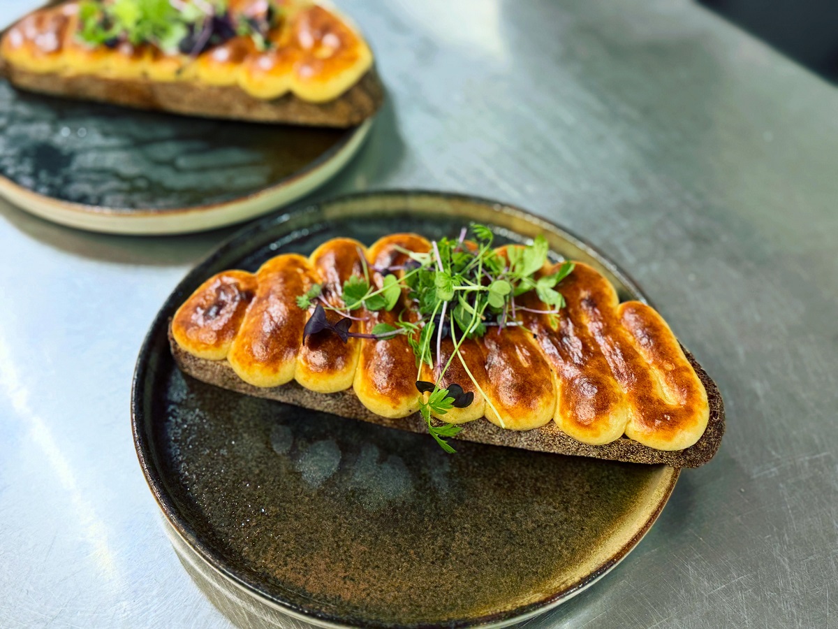Rarebit lunch special served on house sourdough - Tides, Newport, Pembrokeshire