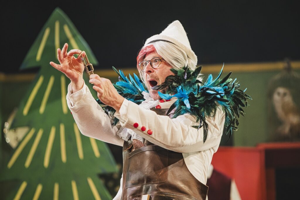 Mr Cnoc (Carwyn Jones) - credit Kirsten McTernan