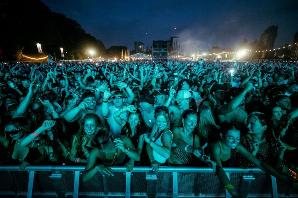 The crowd for Sammy Virji - credit Depot Live